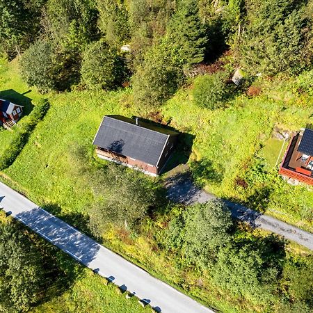 Cabin Alongside The Beautiful Fjaerlandsfjord Exterior photo